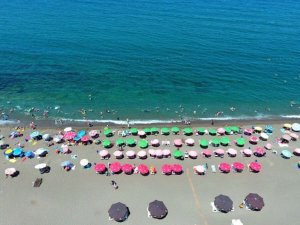 Akçakoca’da plajlar doldu taştı