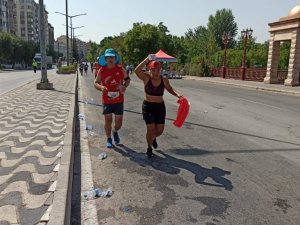 Maratoncunlar çevre temizliğine dikkat etmedi