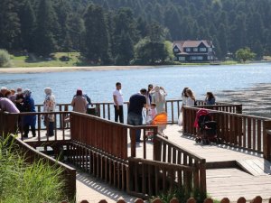 Gölcük Tabiat Parkı hafta sonunda tatilci akınına uğradı