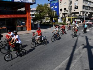 Sökeli bisikletçiler zafer turu attı