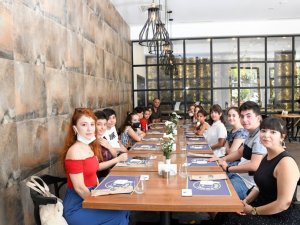 Kemer Belediyesi Çocuk ve Gençlik Bandosu Başkan Topaloğlu ile bir araya geldi