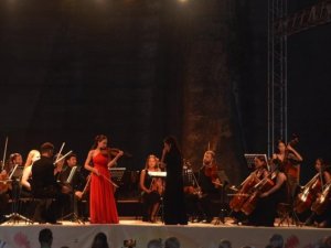 El Ele Müzik Senfoni Orkestrası rüzgarı