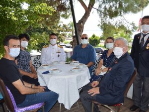 Gaziler aşure dağıttı