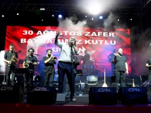 Kuşadası’nda Zafer Bayramı coşkusu Volkan Konak ile devam etti