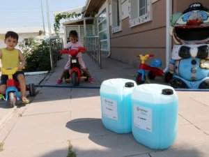 Okullara temizlik malzemesi, öğrencilere hijyen seti