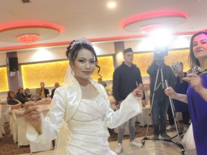 7 bin kilometre öteden Bursa’ya gelin geldi