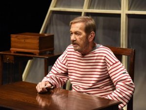 Tiyatrocu Ferhan Şensoy hayatını kaybetti