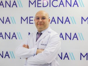 Uzmanı uyardı: “Gebeliğin ilk 3 ayında Covid 19 aşısı tercih edilmemelidir”