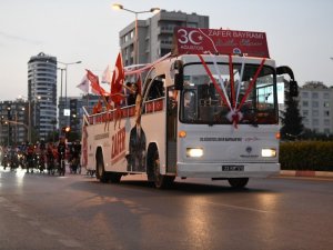 Yenişehir caddeleri bayram coşkusuyla aydınlandı