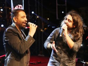 Atakum’da zafer coşkusu: Selçuk Balcı ve İsmail Altunsaray konseri