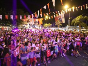 30 Ağustos Kaş’ta Taksim Trio konseri ile kutlandı