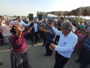 Romanlar vekillerle göbek attı