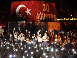 Fethiye 30 Ağustos’u kortej ve konserle kutladı