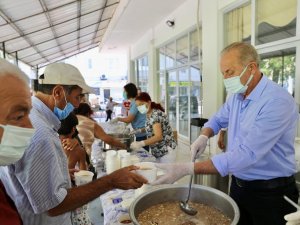 Didim Belediyesi’nden vatandaşlara aşure ikramı