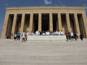 Darıca gençler başkanları ile Anıtkabir’e yürüdü