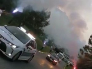 Polis araçları gelin arabasına eskortluk yaptı