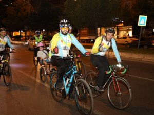 Aşı olmak için pedal çevirdiler