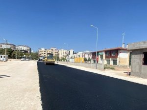 Midyat’ta asfaltlama çalışmaları devam ediyor