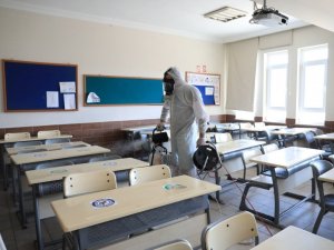 Marmaris’te okullar dezenfekte edildi