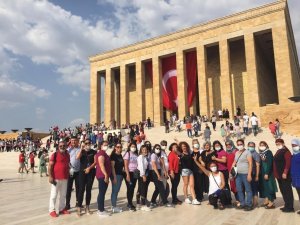 Orman yangınlarında gönüllü mücadele eden kadınlardan Anıtkabir ziyareti