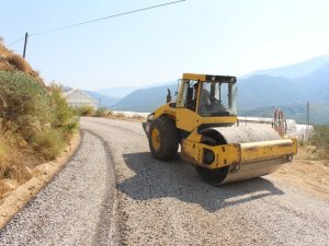 Finike’de asfalt çalışması