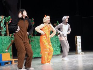 Bornovalı Çocuklar ‘Tüylü ve Havhav’ın Maceraları’ ile güldü