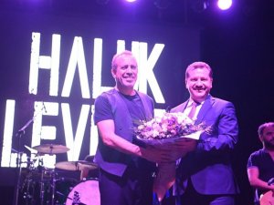 Balıkesir’de Haluk Levent rüzgarı esti