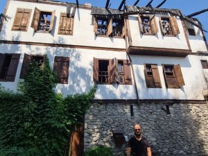 Yangında ağır hasar alan 200 yıllık konak yeniden eski haline dönmeyi bekliyor