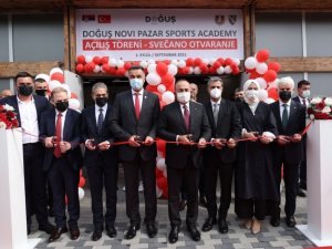 Dışişleri Bakanı Çavuşoğlu, Yeni Pazar Spor Akademisi’nin açılışına katıldı