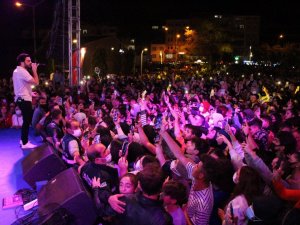 İlyas Yalçıntaş Suluova’da hayranlarıyla buluştu