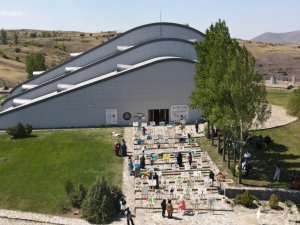 Bayburtlu kadınlar tuval karşısına geçip duygularını resmettiler