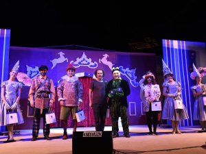 Kuşadalı Çocuklara ’Pinokyo’ Sürprizi