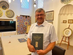 600 farklı tasarımla Karahisari Kur’an-ı Kerim tezhipleri tek ciltte toplandı