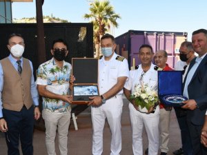 Kuşadası’na  16 ay sonra ilk Kruvaziyer gemisi geldi