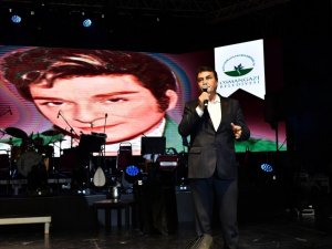 Sibel Can, şarkılarını Zeki Müren için söyledi