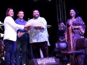 Dünya barış günü Kuşadası’nda çoskuyla kutlandı