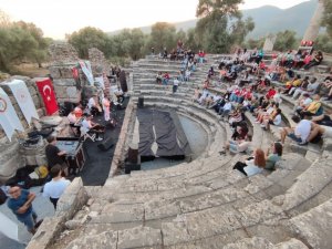 Aydınlı gençler NYSA Antik Kenti’nde bir araya geldi