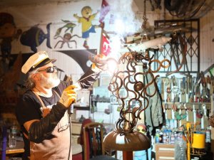 ‘Zamansız Eller’ belgeseli sanatseverlerle buluştu