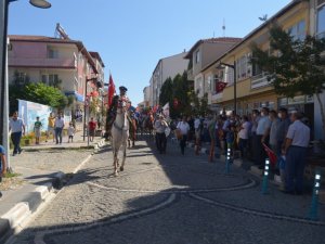 99 yıl önce olduğu gibi atlı birlikler ilçeye girdi