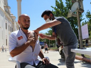 Adana’da camilere seyyar aşı stantları kuruldu