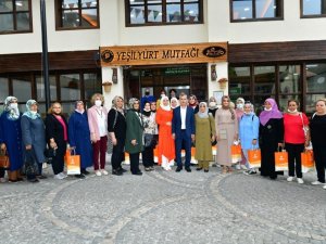 AK Partililer, Yeşilyurt Belediyesi’nin yatırımlarını gezdi
