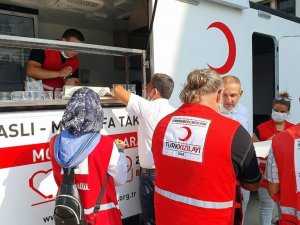 Nazilli’de Kızılay’a destek sürüyor