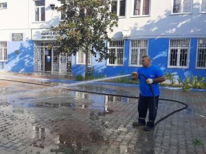 Okullar dezenfekte ediliyor