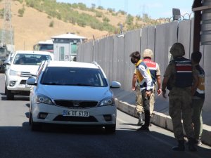 Bingöl’de sağlık ekipleri, jandarma kontrol noktasında aşılama çalışması yaptı