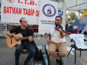 Batman’da müzik eşliğinde aşı çağrısında bulunuluyor