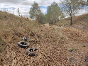 Sular çekildi onlarca lastik ortaya çıktı
