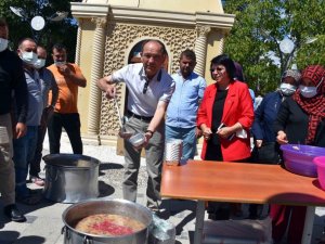 Gördes AK Parti’den bin kişilik aşure hayrı