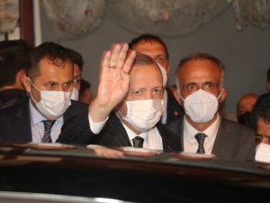 Cumhurbaşkanı Erdoğan, AK Parti Güneysu İlçe Başkanlığını ziyaret etti