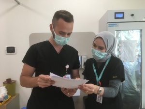 Düğün yerine aşı yaptılar