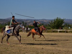 Sındırgı’da cirit yarışları nefes kesti